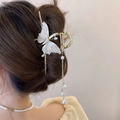 Elegante pinza per capelli a farfalla dorata con lunghe nappe di perle e ali a conchiglia - F26 Farfalla Gialla