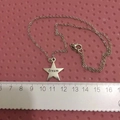 Sternanhänger Kette mit Traum-Gravur und Lineal für Größenreferenz im Detail - Dream Gravierter Stern / Silber