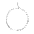 Gros plan d'un bracelet gourmette en argent sterling S925 avec disques lisses - Bracelet / Platine