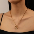 Collana con ciondolo a croce bicolore in acciaio al titanio con catena a graffetta - Collana Oro + Croce Argento (H412)