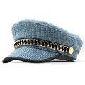 Detail der blauen Tweed-Schippermütze mit Goldkette und schwarzem Leder-Schirm - 56-59cm / Blau