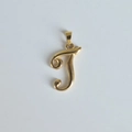 Détail d'un pendentif lettre I en acier inoxydable plaqué or 18K avec finition polie - Pendentif uniquement / Pendentif T