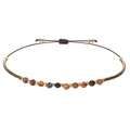 Handgeweven armband met 2mm tijgeroog kralen en gouden metalen accenten - Donker Koffie