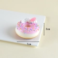 Realistischer rosa Donut mit bunten Streuseln und weißem Zuckerguss, 7x3cm groß - Rosa
