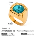 Dettaglio anello vintage in acciaio dorato con grande gemma blu e dimensioni della taglia - Stile Oro Con Zirconia Blu Mare (JDR2405086-BE-7)