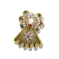 Spilla angelo di Natale dorata con strass colorati e testa di perla su sfondo bianco - Stile Angelo d'oro (YNCP7657)