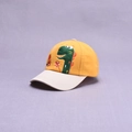Gelbe Kinder-Baseballkappe mit Dino-Stickerei und beigem Schirm in einer 45-Grad-Ansicht - Kinder 2-5 Jahre / Gelb/Beige