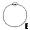 Dettaglio del bracciale a catena snake argento con chiusura a forma di cuore unico - Catena a Serpente Argentata-Chiusura a Cuore (e)