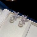 Orecchini a stella marina con zirconi, perle bianche e accenti in argento puro - Design Perla Stella Marina / Argento