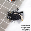 Detail eines schwarzen Mini-Abschlusshuts mit Netzschleife und Maßen: 9.5cm x 8cm - Schwarze Abschlusskappe
