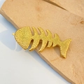 Vintage Haarklammer aus 18k vergoldetem Edelstahl mit Fischgräten-Struktur auf Stein - 18k Vergoldet Fischgräte