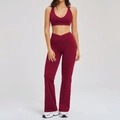 Tweedelig bordeaux yoga-set met racerback sportbeha en V-kruis uitlopende yogabroek - S / Kersenrood