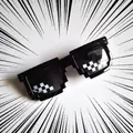 Schwarze Thug Life Pixel-Sonnenbrille mit UV400-Schutz auf Comic-Stil Hintergrund - Pixel Sonnenbrille