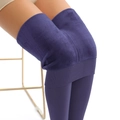 Detalle de los leggings térmicos de color morado oscuro con forro de felpa suave - Talla única / Morado