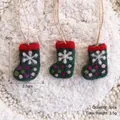 Lot de 3 mini chaussettes de Noël en feutre de laine vert et rouge avec motifs de flocons - Chaussettes Vertes / Ensemble de 3