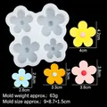 Moule en silicone à quatre cavités de fleurs avec des échantillons finis de différentes couleurs - Style Fleur 5 Pétales 4 Trous (15-1011) / Vert foncé