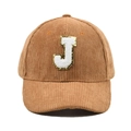 Detail der Cord-Baseballkappe mit J-Chenille-Patch und goldenem Glitzer-Stickerei - J-Buchstaben Aufnäher (Braun)