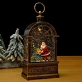 Vintage Bronze-Weihnachtslaterne mit Weihnachtsmann und Schneekugeleffekt auf Holztisch - Weihnachtsmann mit Bär