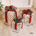 Set di 3 scatole regalo di Natale in rattan bianco con LED e fiocchi scozzesi - Scatola Regalo a Quadri Rossi e Neri Set di 3