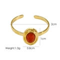 Vue détaillée bague en acier doré avec pierre rouge à facettes et dimensions précises - Agate rouge