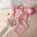 Rosa Eisseide-Pyjama-Set mit Top und Hose auf einem weichen Plüschhintergrund - S / Lotusrosa