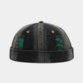 Detail van zwarte denim docker muts met groene gaten en gele oogjes - Verstelbaar / Groene Patch Distressed Zwart