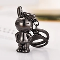 Cooler Schlüsselanhänger Astronaut in Gunmetal-Schwarz mit Metallic-Spiegeleffekt - Weltraumhase Schwarz + Hummerverschluss