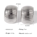Détail de boucles d'oreilles en acier inoxydable avec texture linéaire et taille - Créoles Épaisses Nervurées Argent