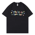 T-shirt noir classique GILDAN à col rond avec imprimé coloré 'who let me have fun?' - XS / Noir