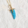 Collier avec pendentif ivoire en turquoise, zircons et pierre précieuse verte - Bleu