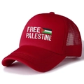 Detail der roten Trucker-Mütze mit Free Palestine Stickerei und Mesh-Rückseite - Rot