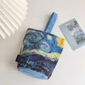 Dettaglio della borsa a secchiello Van Gogh Notte Stellata con manico blu resistente - Cielo stellato
