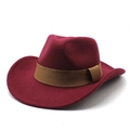 Détail du chapeau fedora en laine bordeaux avec ruban marron et bord structuré - M (56-58cm) / Bordeaux