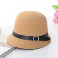 Chapeau cloche classique en laine de chameau avec bande en similicuir noir pour femmes - Camel