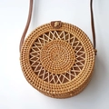 Borsa a tracolla rotonda in rattan artigianale con cinturino in pelle e trama intrecciata - Borsa con fibbia in pelle girasole 20*8cm