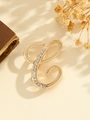 Eleganter goldener Buchstabe C Brosche mit Strasssteinen und Vintage-Perlenrand - Gold Buchstabe C