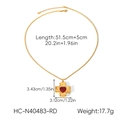 Detailansicht goldener Kreuzanhänger mit rotem Herz-Edelstein und Größenangaben zum Produkt - Kreuz mit rotem Herz-Edelstein (HC-N40483-RD)
