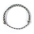 Detailansicht des handgewebten Seilarmbandes in Marine, Türkis und Beige geflochten - Dreifarbig Geflochten