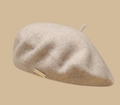 Classic oatmeal wool beret hat with a small gold metal logo tag for autumn and winter - One Size / Off White