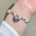 Dettaglio di perline colorate e bracciale con ciondolo a cuore in argento - Ciondolo Cuore Argento Lucido (22 Argento Lucido WG-1055)