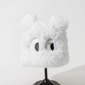 Dettaglio cappello a secchiello in peluche bianco con grandi occhi e morbide orecchie - M (56-58cm) / Bianco