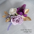 Handgefertigte Handgelenks-Corsage mit Lavendelrose und goldenen Blättern für Hochzeiten - Flieder