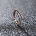 Elegante anello regolabile oro rosa con doppia fascia e intarsio di zirconi lucidi - SE2033 Oro Rosa Croce Aperta / Oro rosa