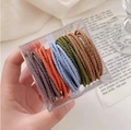 Set de gomas elásticas de colores para niñas en una caja cuadrada transparente - Caja Cuadrada Otoño (50 Unidades)