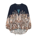 Dunkelblaue Boho-Langarmbluse mit Ethno-Print-Mustern auf weißem Hintergrund - XS / Marineblauer Druck
