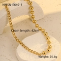 Dettaglio della collana in acciaio dorato da 42cm con catena a sfere e chiusura OT - Collana Oro / Oro 18K