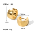 Dettaglio degli orecchini huggie larghi placcati oro 18K con specifiche di misura - Huggie Largo Liscio Dorato (JDE202260)