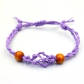 Pulsera trenzada morada hecha a mano con cuentas de madera naranja y nudo ajustable - Pulsera Morada