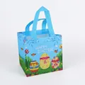 Sac cadeau de Pâques bleu ciel en non-tissé avec imprimé Happy Easter et œufs colorés - XH36-Horizontal