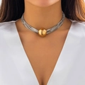 Ras du cou punk multicouche avec chaînes argentées et un pendentif boule dorée - Collier Bicolore à Pendentif Sphère à Couches / Rose vif